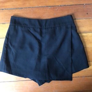 Black skort